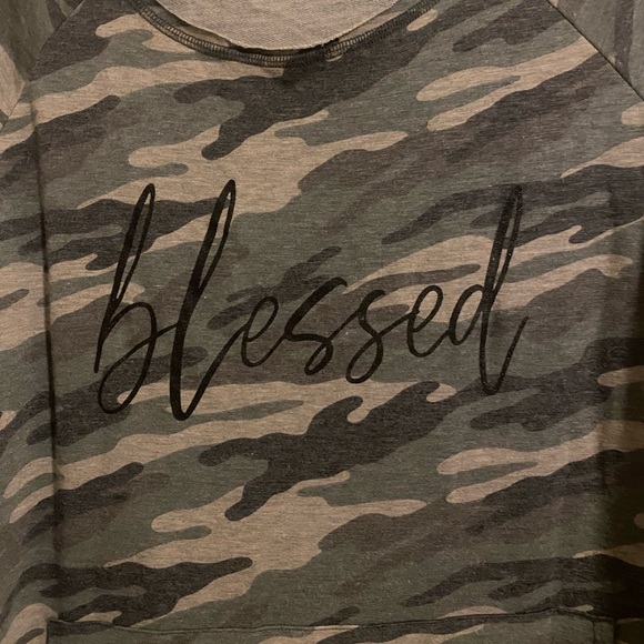 Camo long sleeve pocketed T-shirt ‘Blessed’ size 1X. Worn 1X - Picture 2 of 7